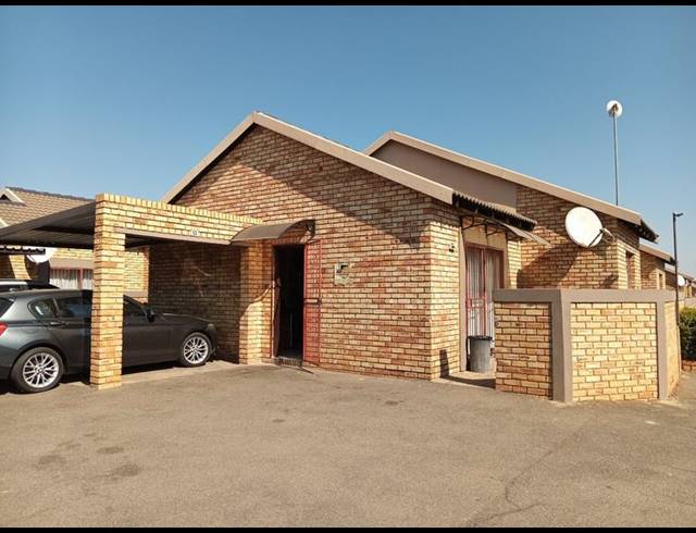 3 BEDROOM TOWNHOUSE FOR SALE IN GREENHILLS